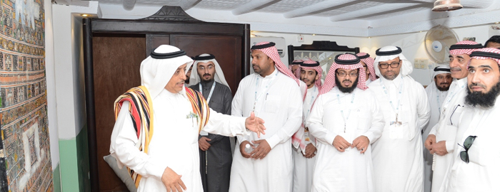 وفد من الجامعة يزور مهرجان العسل والقرية التراثية برجال ألمع جامعة الملك خالد